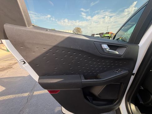 Used 2020 Ford Escape SE image 13