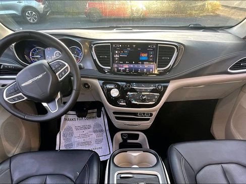 Used 2024 Chrysler Pacifica Limited FWD image 7