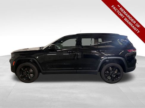 Used 2024 Jeep Grand Cherokee Altitude AWD/4WD image 2