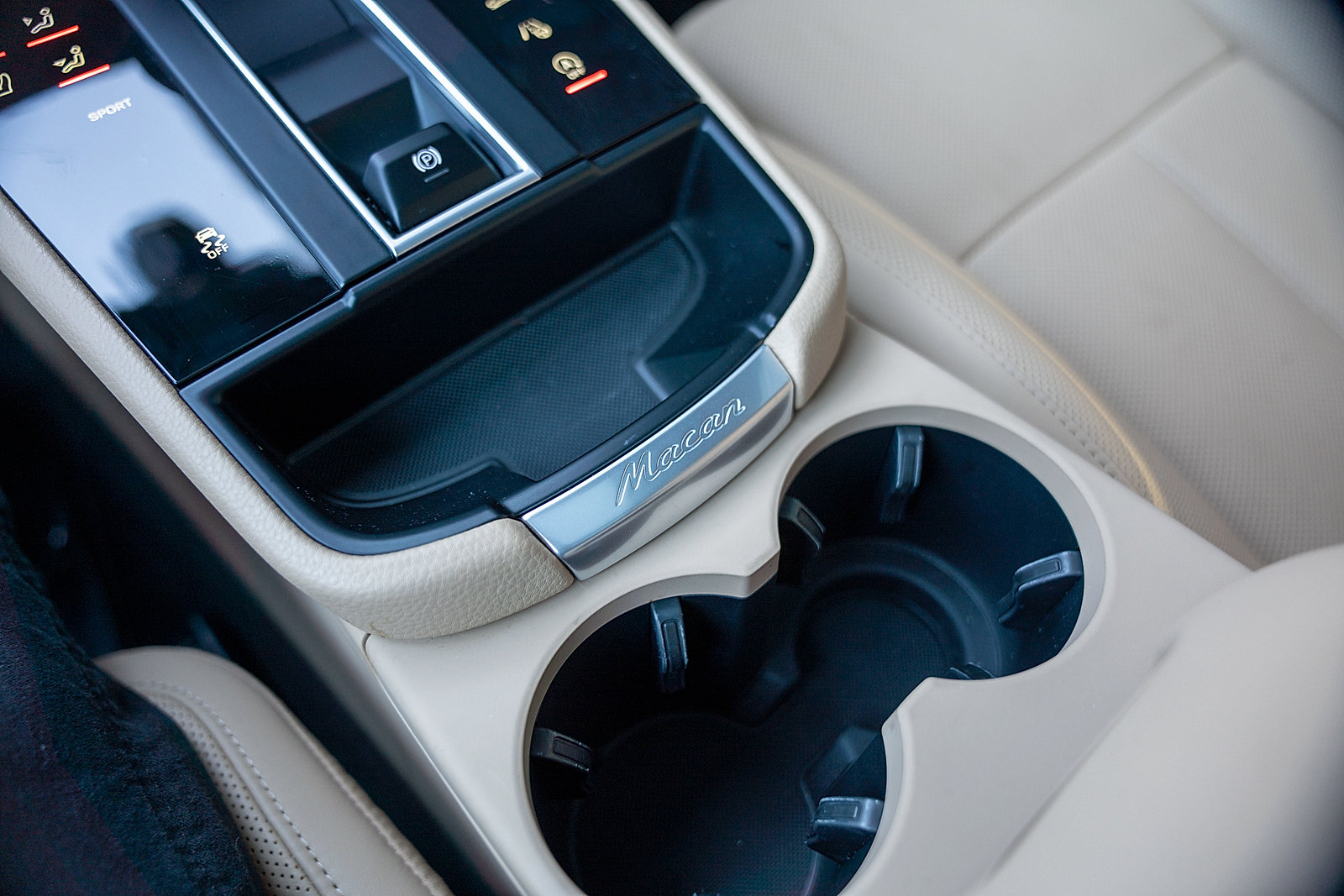 Certified 2026 Porsche Macan AWD/4WD image 15