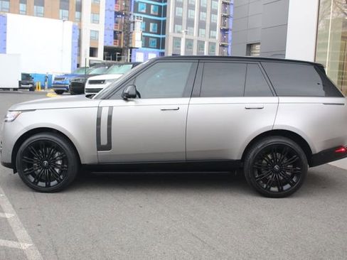 Used 2023 Land Rover Range Rover SE image 6