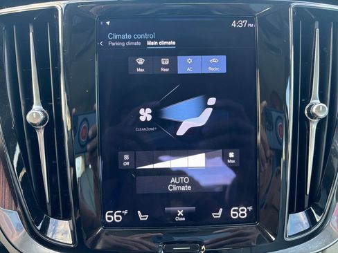 Used 2021 Volvo S60 T5 Momentum w/ Premium Package image 18