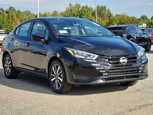 Used 2025 Nissan Versa SV w/ Trunk Package FWD image 2