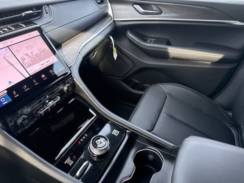 New 2025 Jeep Grand Cherokee L Limited w/ Trailer Tow Package image 21