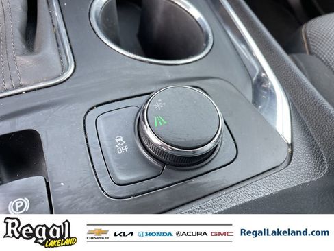 Used 2020 Chevrolet Traverse LT image 24