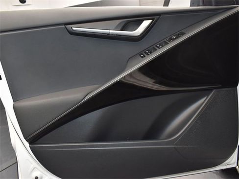 Used 2025 Kia Niro EX image 16