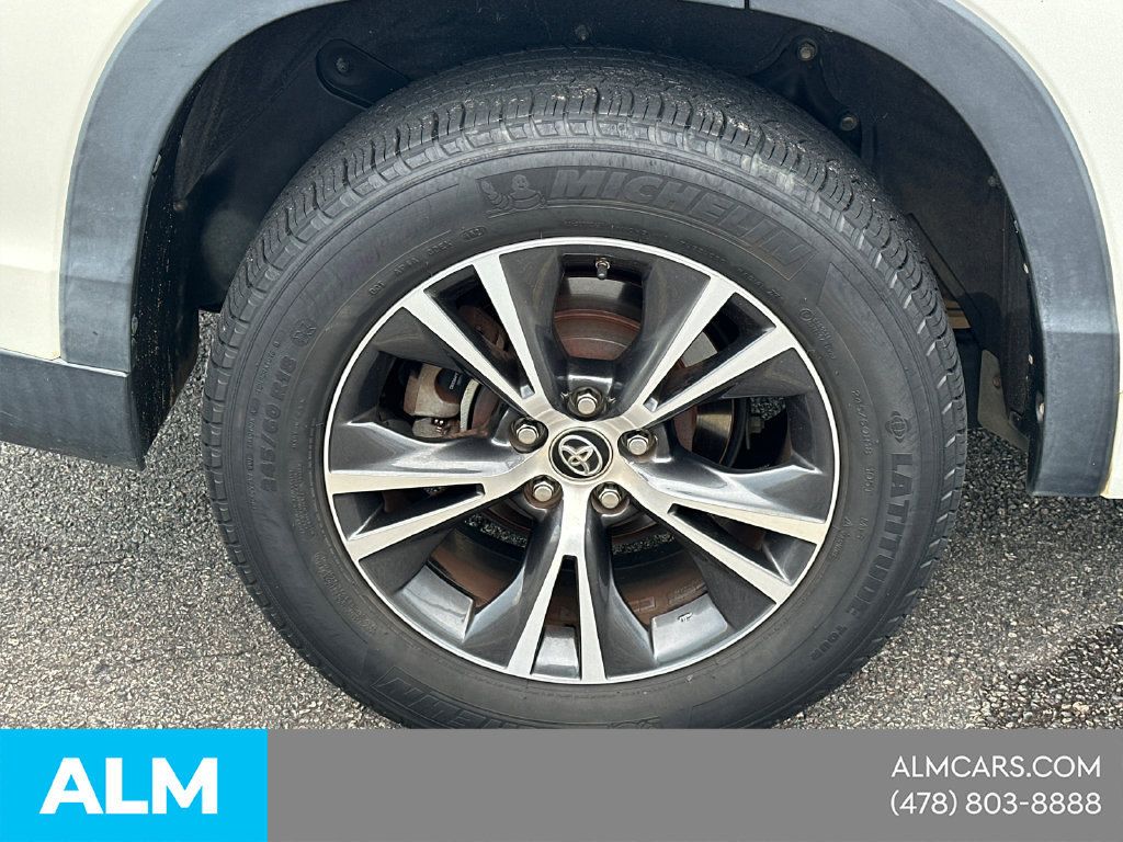 Used 2018 Toyota Highlander LE FWD image 19