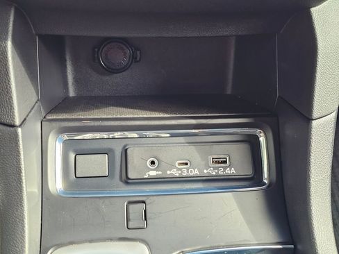 Certified 2025 Subaru Ascent Premium AWD/4WD image 33