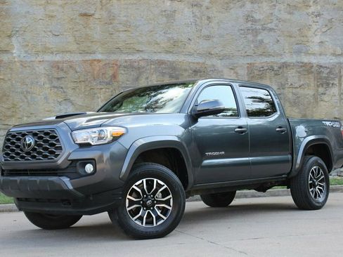 Used 2022 Toyota Tacoma TRD Sport AWD/4WD image 35