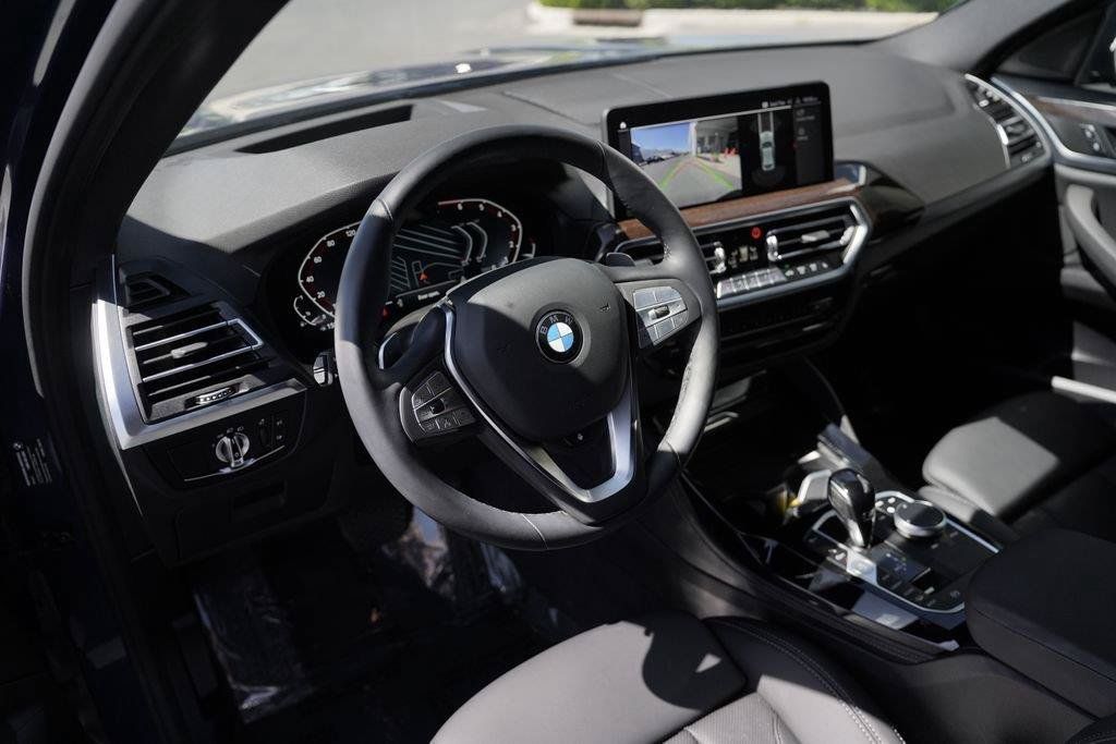 Used 2025 BMW X4 xDrive30i w/ Premium Package AWD/4WD image 9