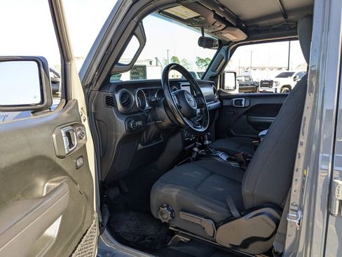 Certified 2022 Jeep Gladiator Willys image 41