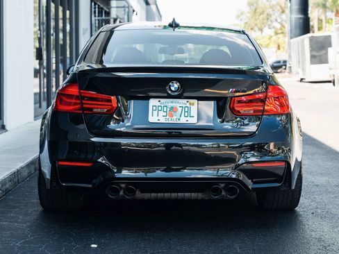 Used 2018 BMW M3 CS RWD image 7