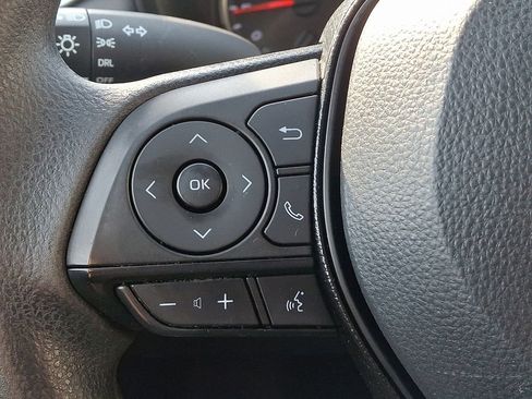 Used 2021 Toyota RAV4 LE AWD/4WD image 21