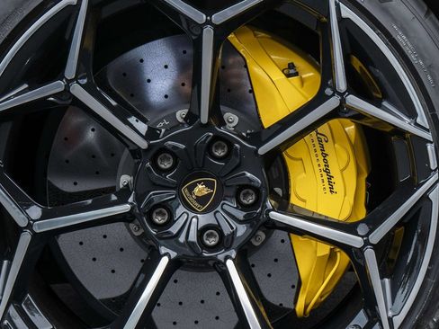 Used 2024 Lamborghini Urus Performante AWD/4WD image 9