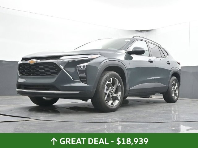 Used 2025 Chevrolet Trax LT FWD image 48