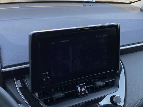 Certified 2025 Toyota Corolla Cross LE FWD image 8