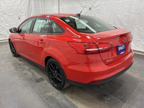 Used 2016 Ford Focus SE w/ Equipment Group 201A FWD image 4