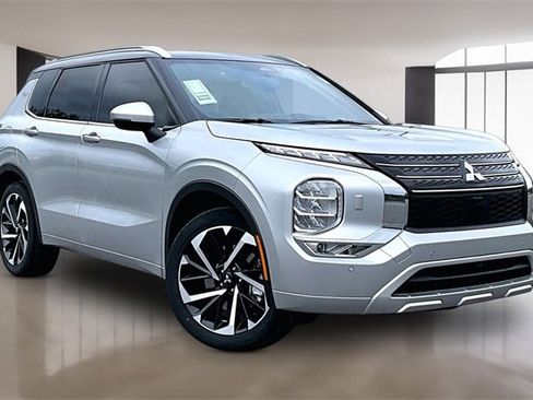 Used 2024 Mitsubishi Outlander SEL image 3