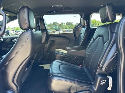 Used 2025 Chrysler Pacifica Select FWD image 28
