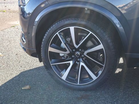 Used 2025 Volvo XC90 B5 Plus w/ Protection Package Premier image 9