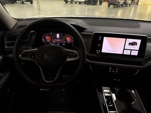 Certified 2026 Volkswagen Atlas Peak Edition AWD/4WD image 28
