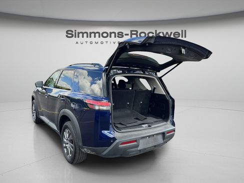 Used 2025 Nissan Pathfinder SV AWD/4WD image 9