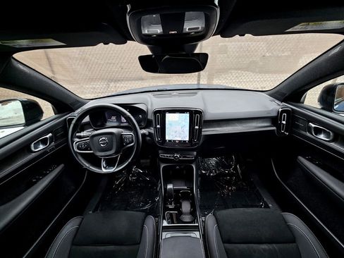 Used 2022 Volvo C40 P8 Recharge Ultimate image 13