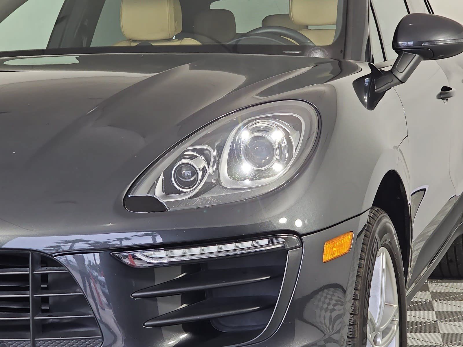 Used 2018 Porsche Macan w/ Premium Package Plus AWD/4WD image 29