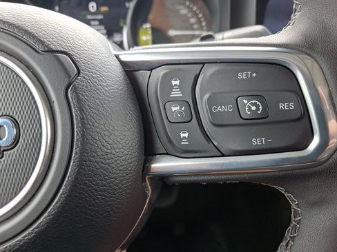 Used 2025 Jeep Wrangler Unlimited Sahara AWD/4WD image 21