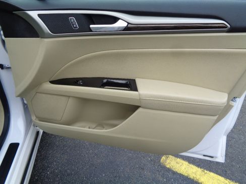 Used 2014 Ford Fusion SE w/ Equipment Group 202A image 25