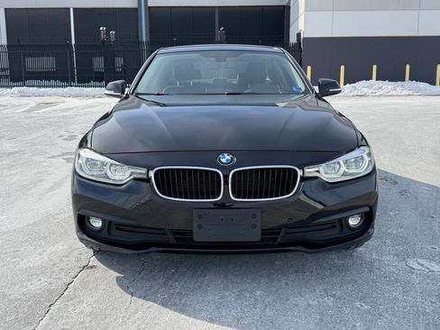 Used 2018 BMW 320i xDrive Sedan image 9
