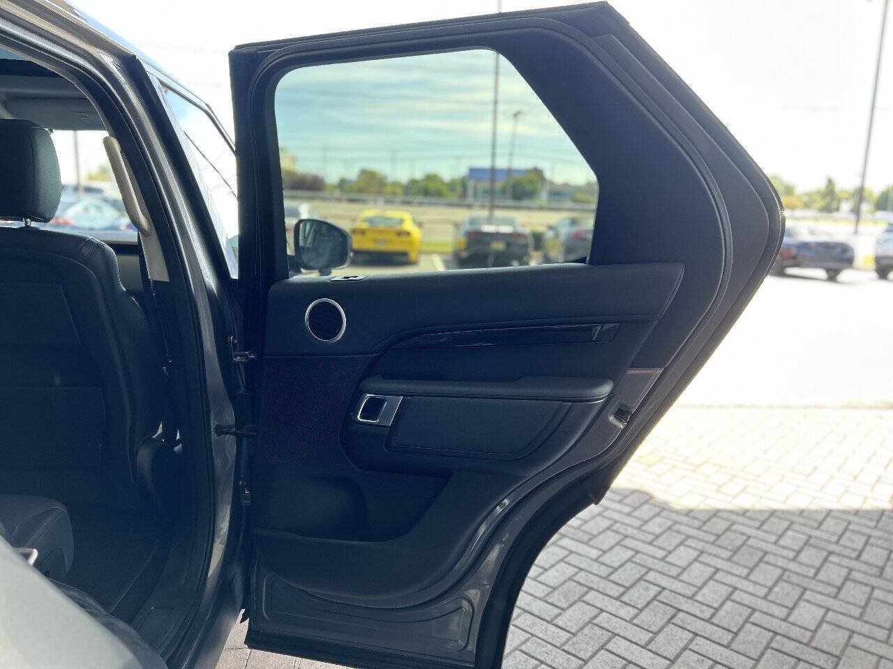 Used 2018 Land Rover Discovery SE AWD/4WD image 49