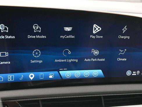 New 2027 Cadillac Optiq Premium Sport w/ LPO, Floor Liner Package AWD/4WD image 20