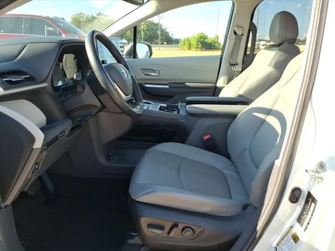 Certified 2024 Toyota Sienna XLE image 15