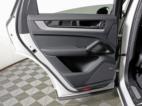 New 2026 Porsche Cayenne S image 33