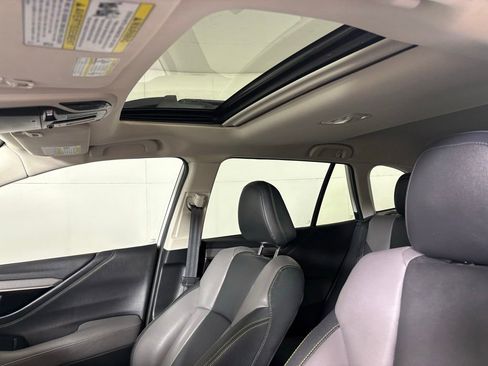 Used 2025 Subaru Outback Onyx Edition AWD/4WD image 32