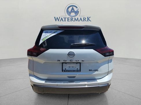 Used 2025 Nissan Rogue SL AWD/4WD image 4
