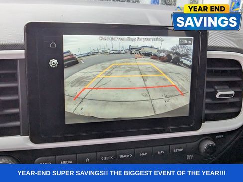 Used 2025 Hyundai Venue Limited image 23