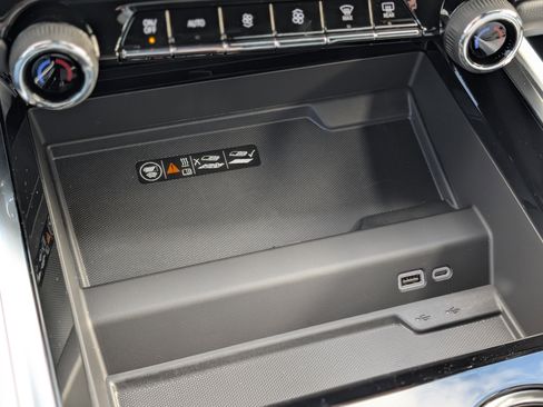 New 2026 Chevrolet Suburban Premier image 19