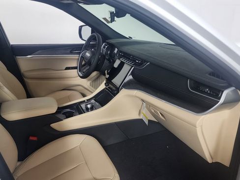 New 2025 Jeep Grand Cherokee Limited image 32