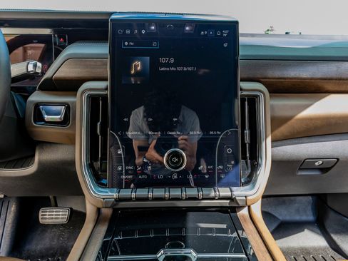 Used 2025 GMC Yukon Denali Ultimate image 24