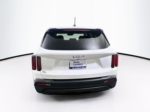 Used 2023 Kia Sorento LX FWD image 6