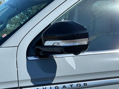 Used 2025 Lincoln Navigator L Reserve AWD/4WD image 43