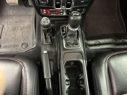 Certified 2025 Jeep Wrangler Unlimited Rubicon w/ Safety Group AWD/4WD image 19