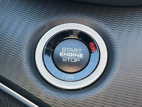 New 2025 Jeep Grand Cherokee L Laredo image 30