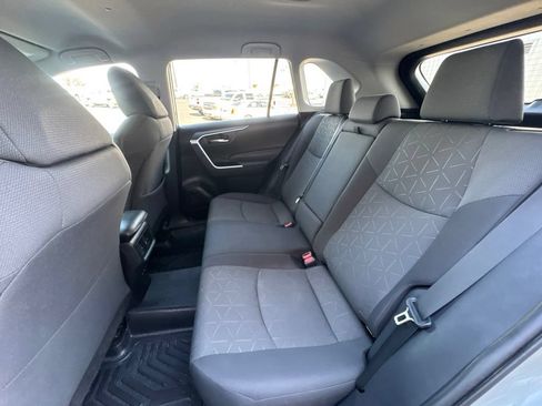 Used 2021 Toyota RAV4 XLE AWD/4WD image 31