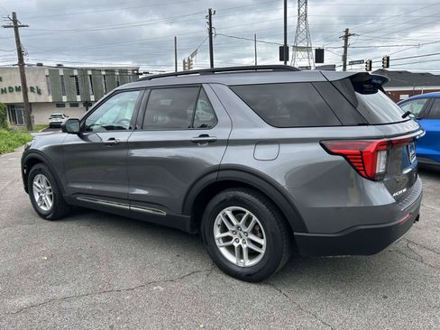 Used 2025 Ford Explorer Active w/ Active Comfort Package RWD image 7