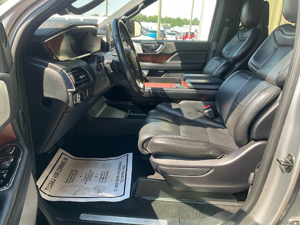 Used 2020 Lincoln Navigator Reserve w/ Luxury Package AWD/4WD image 5