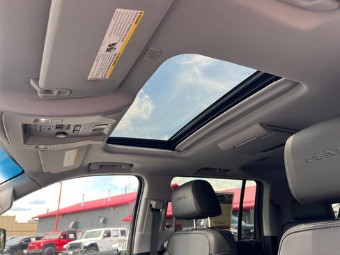 Used 2020 GMC Yukon XL Denali w/ Denali Ultimate Package AWD/4WD image 27