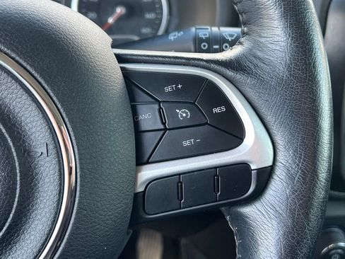 Used 2020 Jeep Renegade Latitude w/ Cold Weather Group AWD/4WD image 28